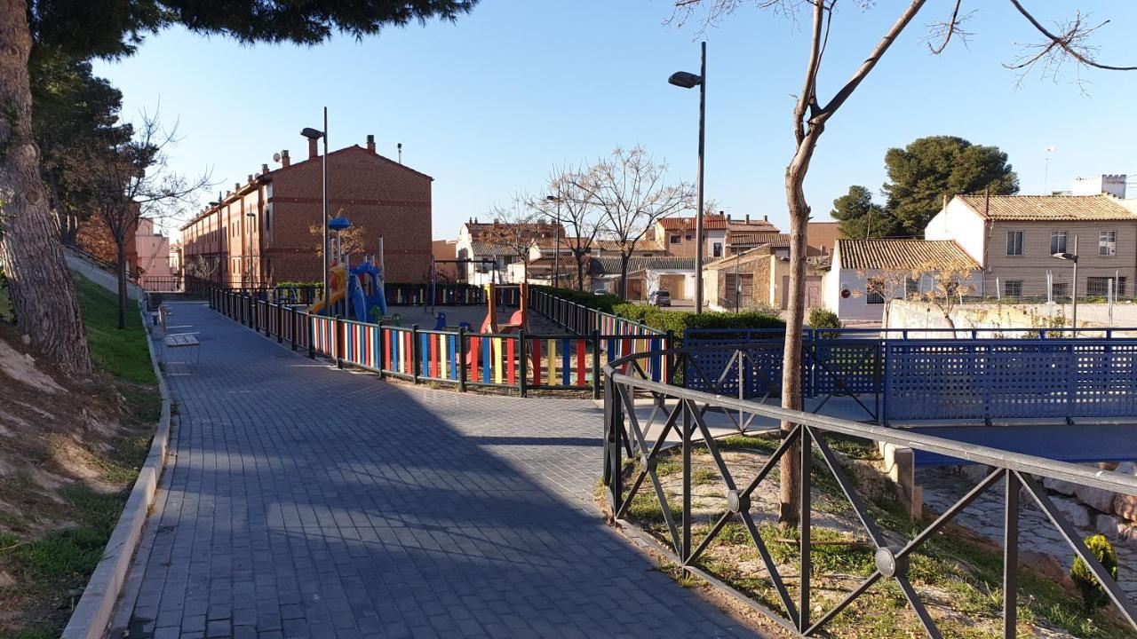 El Llano I, parada en el destino La Puebla De Alfinden Exterior foto